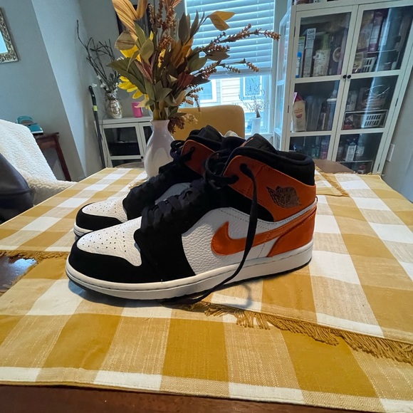 jordan 1 mid shattered backboard size 5